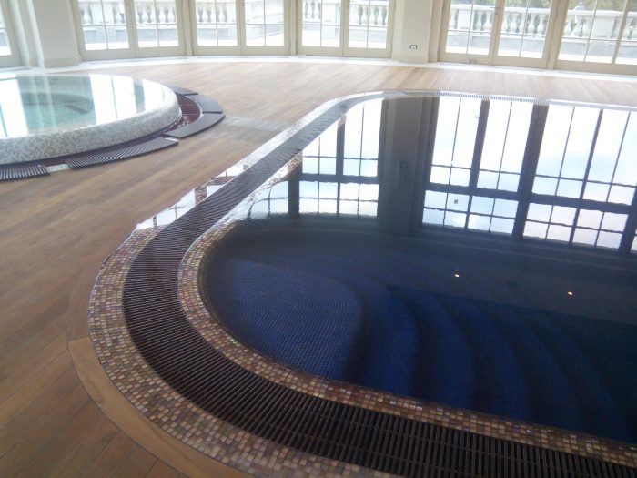 Egzoti;no drvo oko bazena