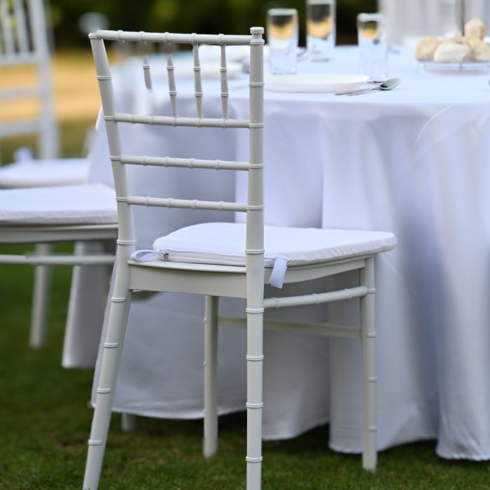 Stolica Tiffany bela